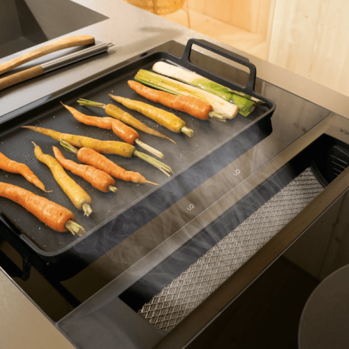 Picture of the Bora Professionnal Cooking Extractor with a pan